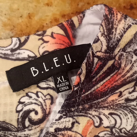 B.L.U.E. Women's Blouse - Picture 5 of 5